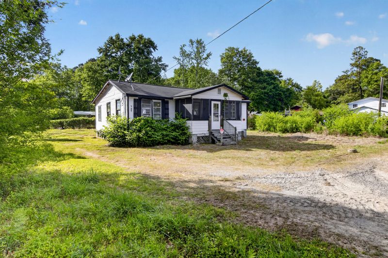727 Campbellridge Ln, Saint Stephen, SC 29479