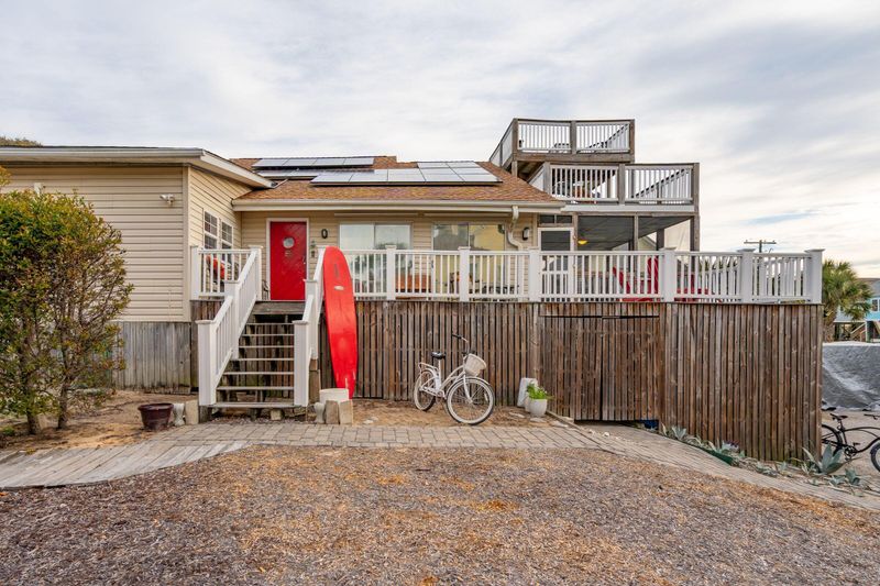 904 E Arctic Ave, Folly Beach, SC 29439