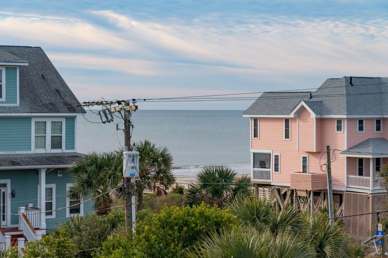 904 E Arctic Ave, Folly Beach, SC 29439
