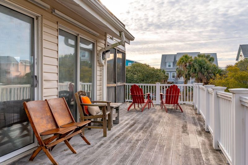 904 E Arctic Ave, Folly Beach, SC 29439