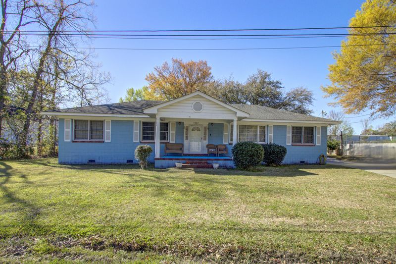 1925 Belgrade Ave, Charleston, SC 29407