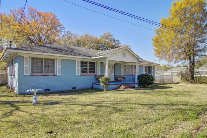 1925 Belgrade Ave, Charleston, SC 29407