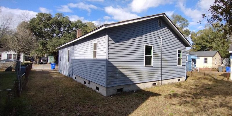 2749 E Surrey Dr, North Charleston, SC 29405