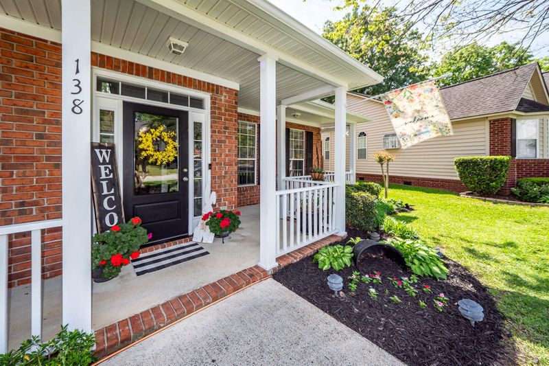 138 Guildford Dr, Goose Creek, SC 29445