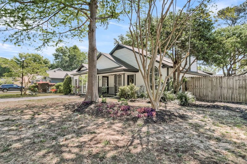 1252 Llewellyn Rd, Mount Pleasant, SC 29464