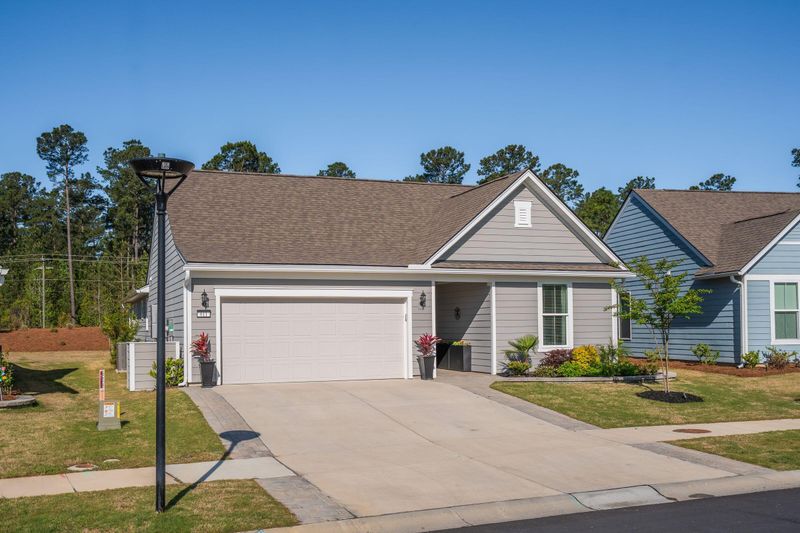 611 Coral Bells Ln, Summerville, SC 29486