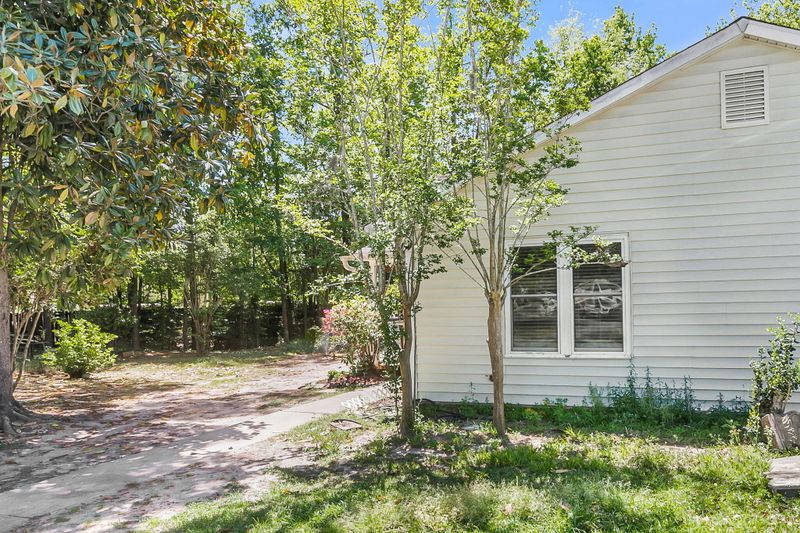 9520 S Cardinal Dr, Ladson, SC 29456