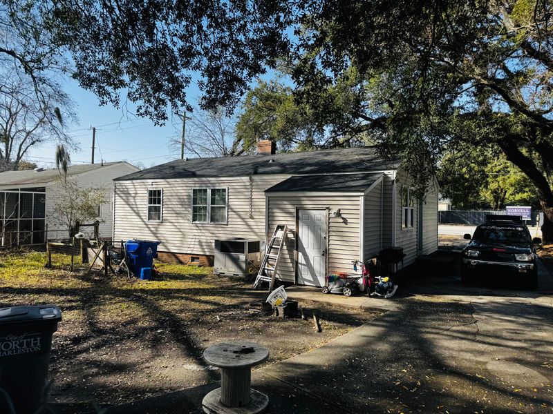 1255 Remount Rd, North Charleston, SC 29406