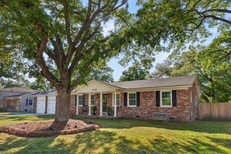 1104 Belvedere Dr, Hanahan, SC 29410