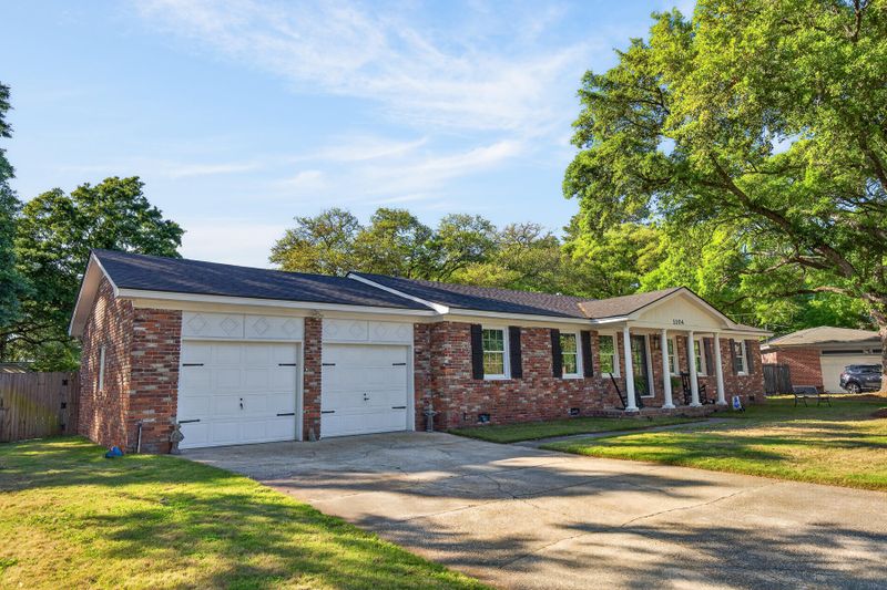1104 Belvedere Dr, Hanahan, SC 29410