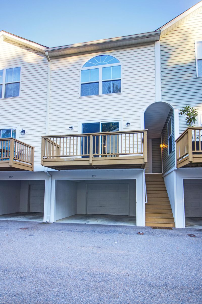 1829 Dogwood Rd #Apt 103, Charleston, SC 29414