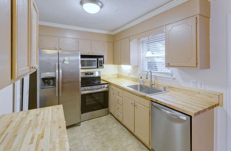 415 Parkdale Dr #16b, Charleston, SC 29414