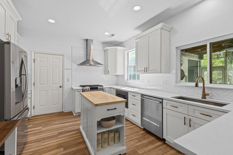 800 Essex Dr, Summerville, SC 29485