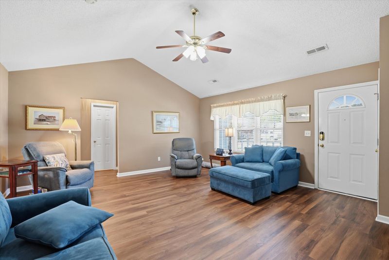 105 Wisteria Ct, Summerville, SC 29486