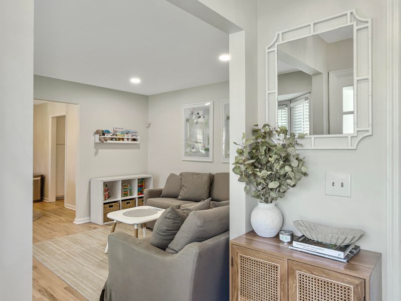 868 Melrose Dr, Charleston, SC 29414