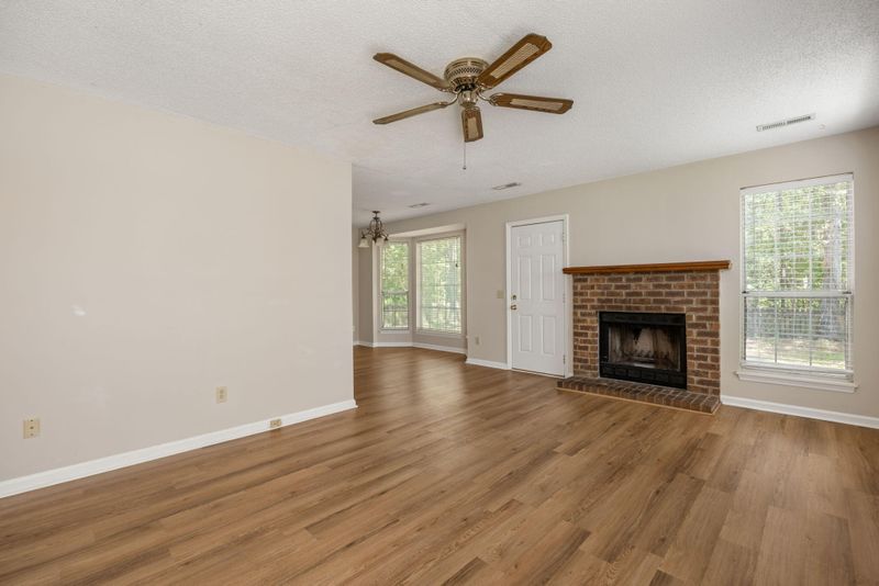 8498 William Moultrie Dr, North Charleston, SC 29420