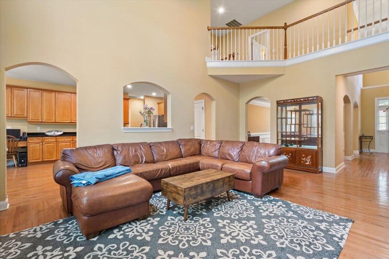 1825 S James Gregarie Rd, Mount Pleasant, SC 29466