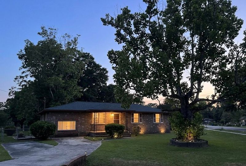 1300 White Dr, Charleston, SC 29407