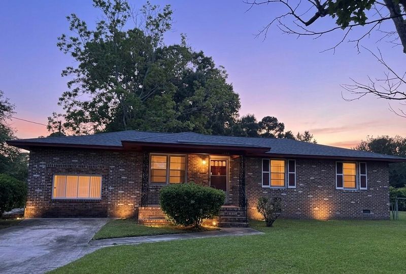 1300 White Dr, Charleston, SC 29407
