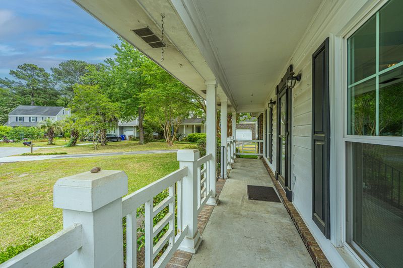 977 Mooring Dr, Charleston, SC 29412