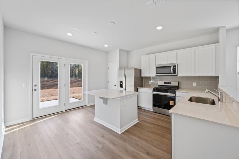 879 Meadowbrook Ln, Summerville, SC 29483