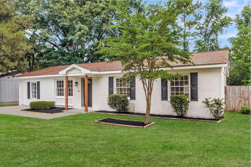 409 Robin Dr, Goose Creek, SC 29445