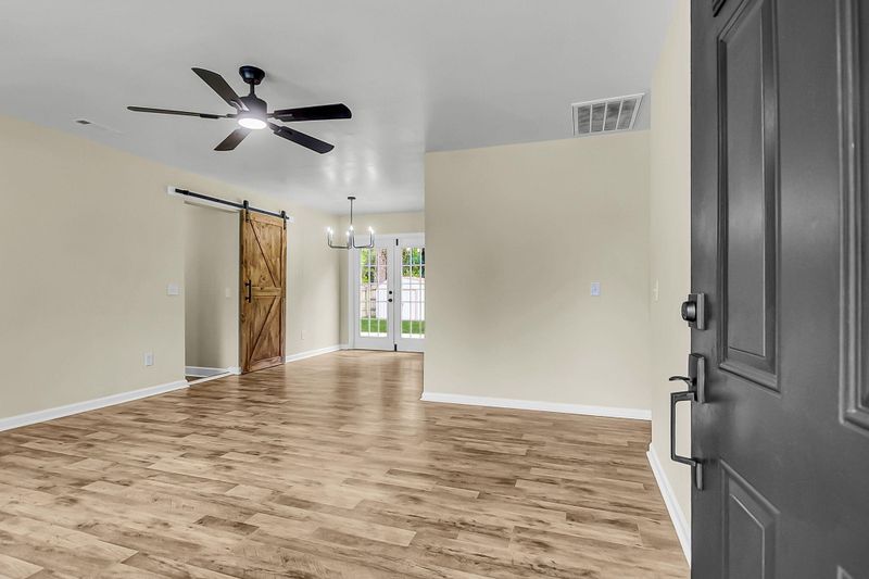 409 Robin Dr, Goose Creek, SC 29445