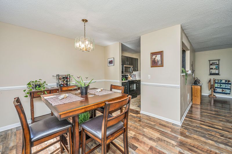 501 Greenmeadow Dr, Goose Creek, SC 29445