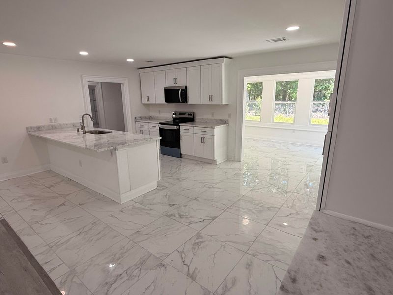 2952 Nantuckett Ave, North Charleston, SC 29420