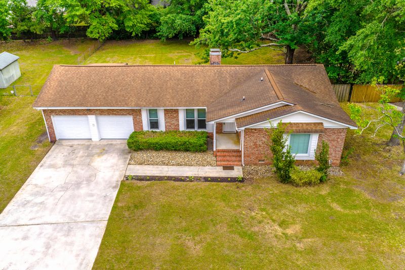 125 Mellard Dr, Goose Creek, SC 29445