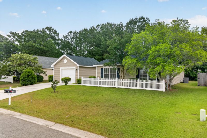 128 Savannah River Dr, Summerville, SC 29485
