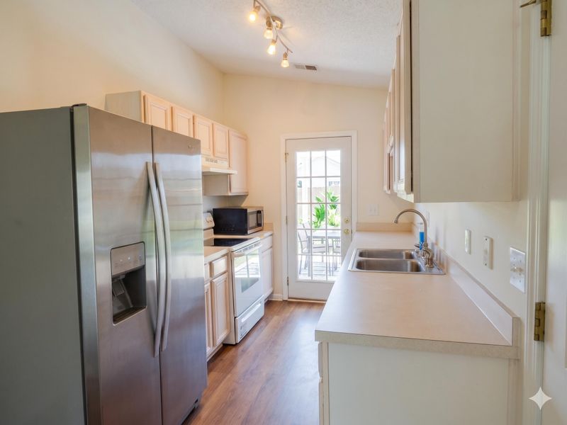 408 Jamestown Dr, Summerville, SC 29486