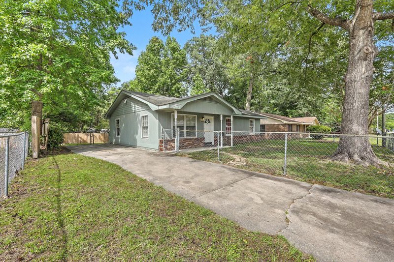 405 Madeline Dr, Goose Creek, SC 29445