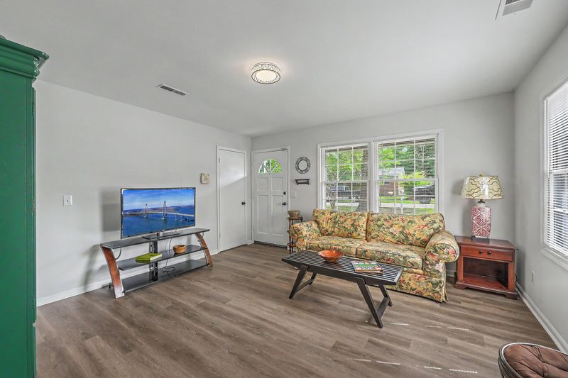 405 Madeline Dr, Goose Creek, SC 29445