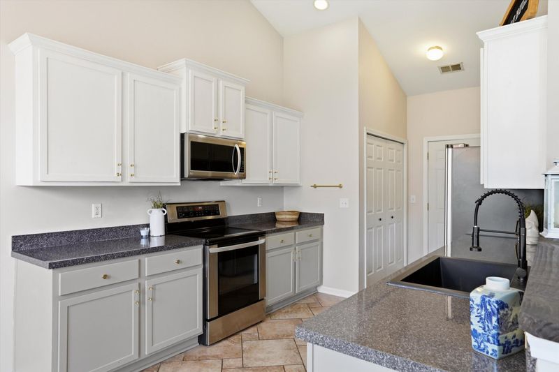 168 Gaslight Blvd, Summerville, SC 29483