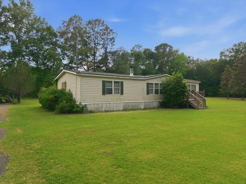 141 Mainester Ln, Saint Stephen, SC 29479