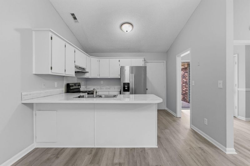 9512 One Notch Rd, Ladson, SC 29456