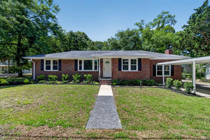 211 6th Ave, Mount Pleasant, SC 29464