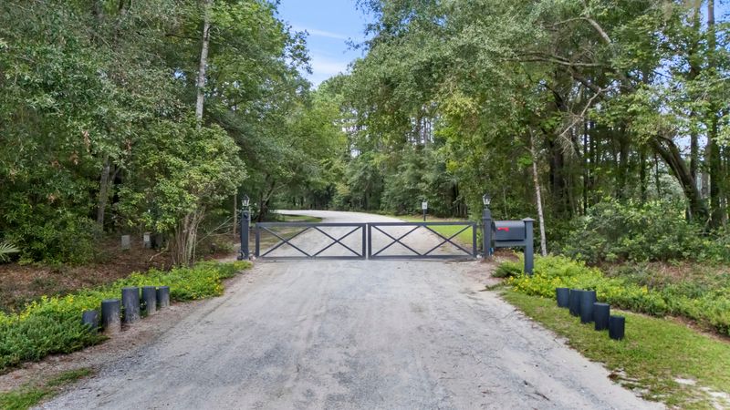 1451 Bears Bluff Rd, Wadmalaw Island, SC 29487