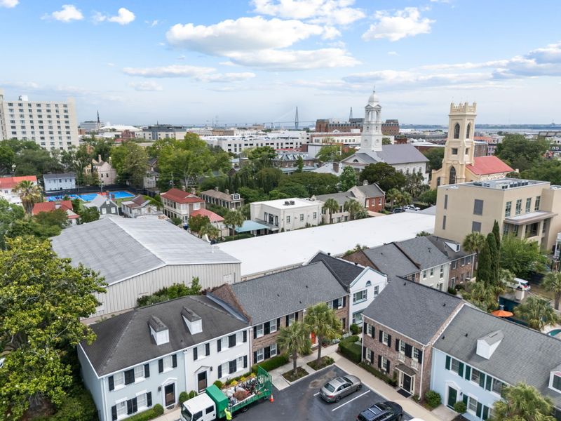 20 Charlestowne Ct, Charleston, SC 29401