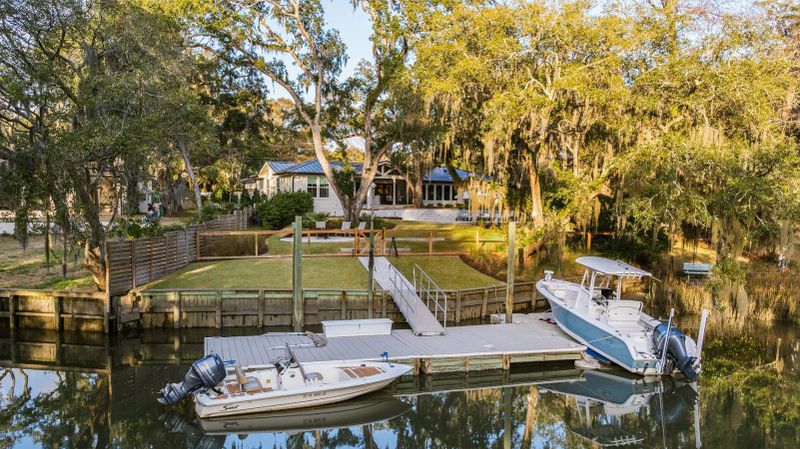 319 Hobcaw Dr, Mount Pleasant, SC 29464