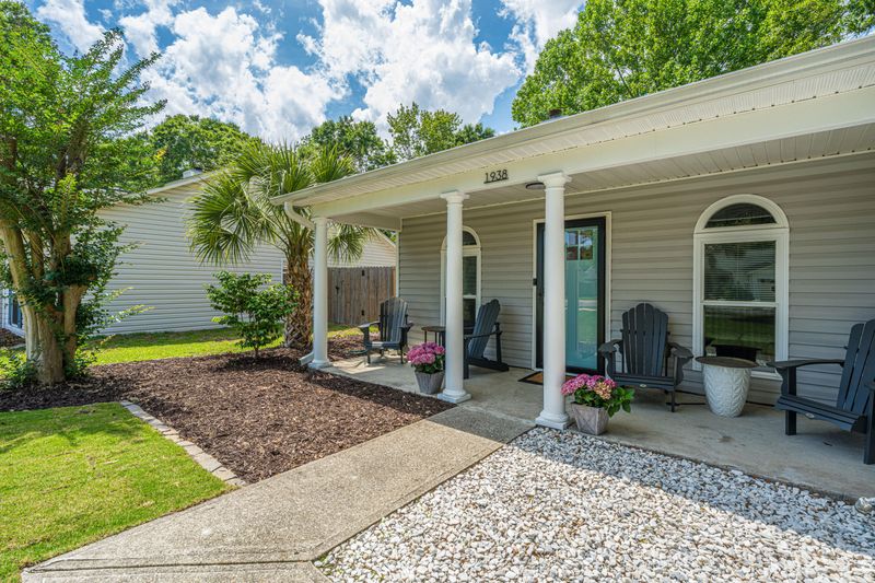 1938 Armory Dr, Mount Pleasant, SC 29466