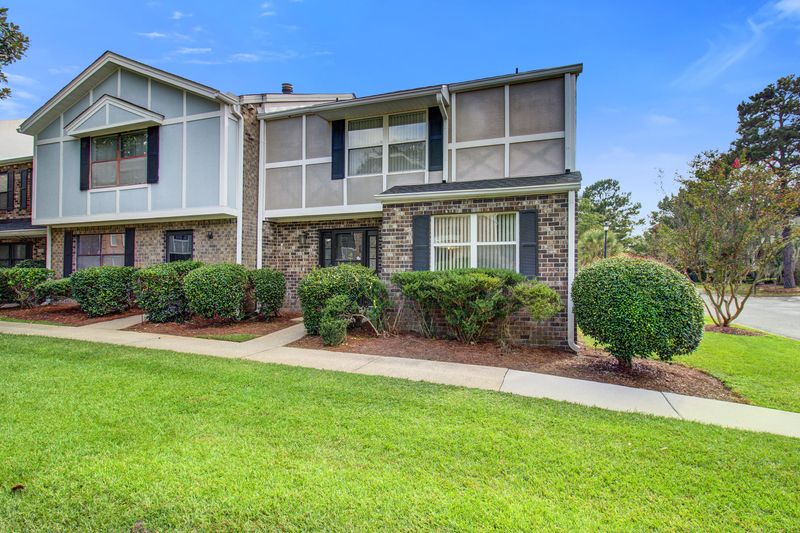 2932 Cathedral Ln, Charleston, SC 29414