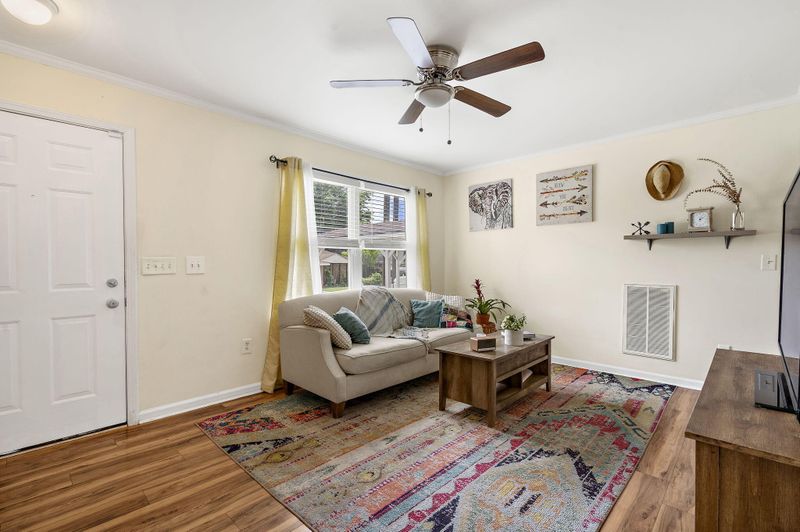 916 Hillsboro Dr, Charleston, SC 29407