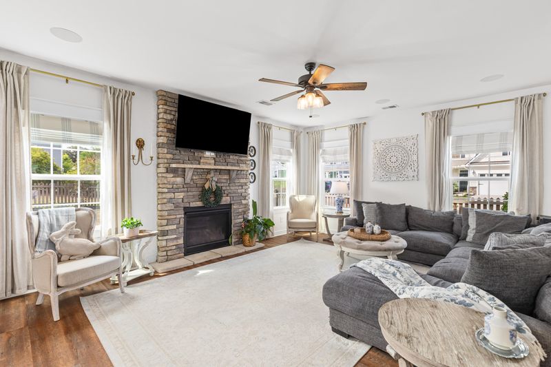 202 Lynx Ln, Summerville, SC 29483