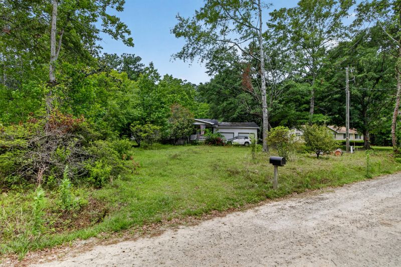 136 Old Arrowhead Trl, Huger, SC 29450