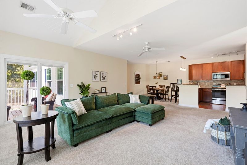 141 Golfview Ln, Summerville, SC 29485