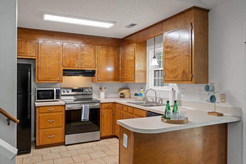 8655 Bentwood Dr, North Charleston, SC 29406