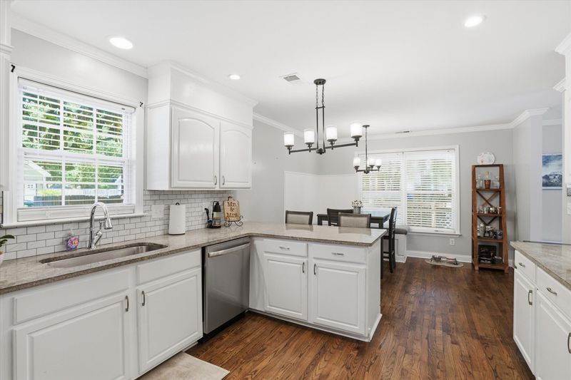 2916 Shadow Ln, North Charleston, SC 29406