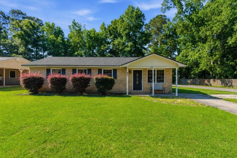 122 Longleaf Dr, Summerville, SC 29483